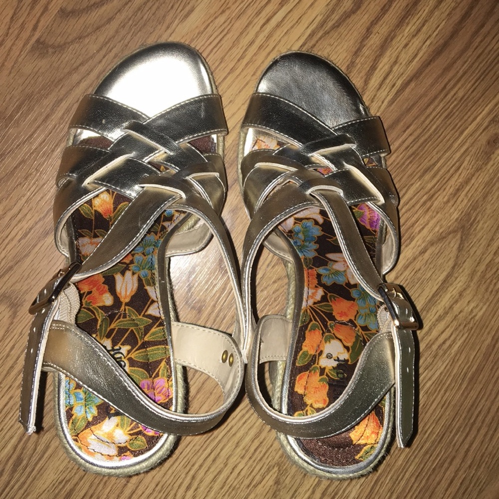 Very nice gold wedges