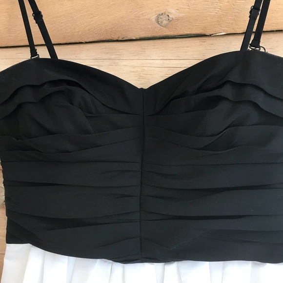 Vera Wang Taffeta Gown - Picture 3 of 4