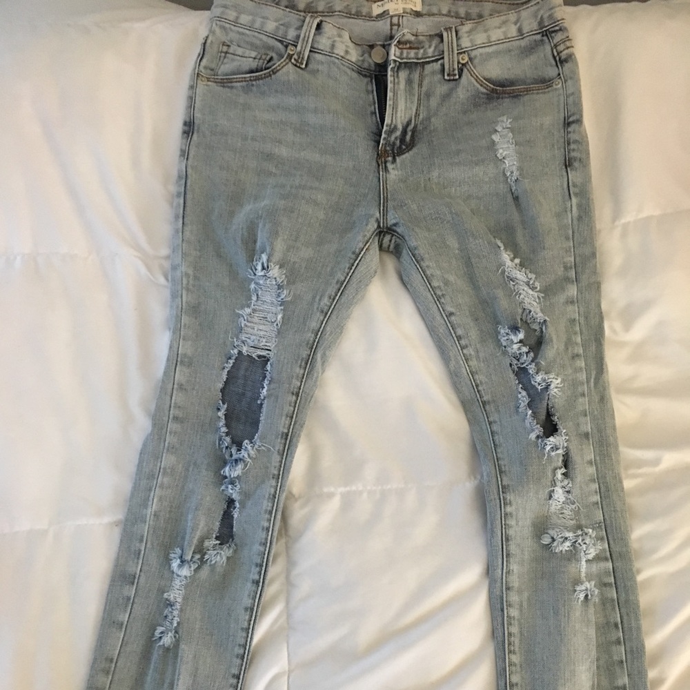 NEVER WORN..Ripped light wash skinny jeans