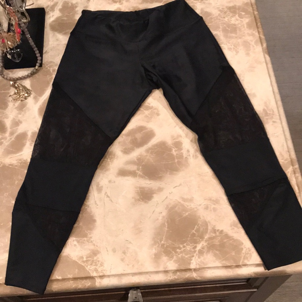 Onzie black workout pants