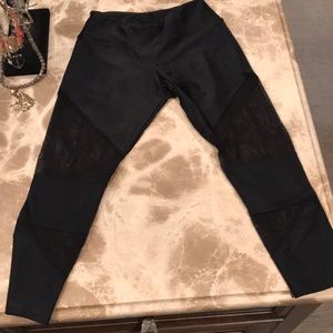 Onzie black workout pants