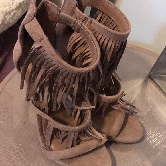 Heels - Picture 2 of 3