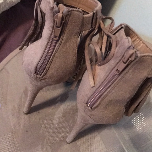 Heels - Picture 3 of 3