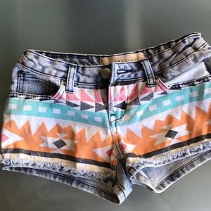 Jean shorts with colorful print