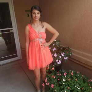 Meet your Posher, Olivia