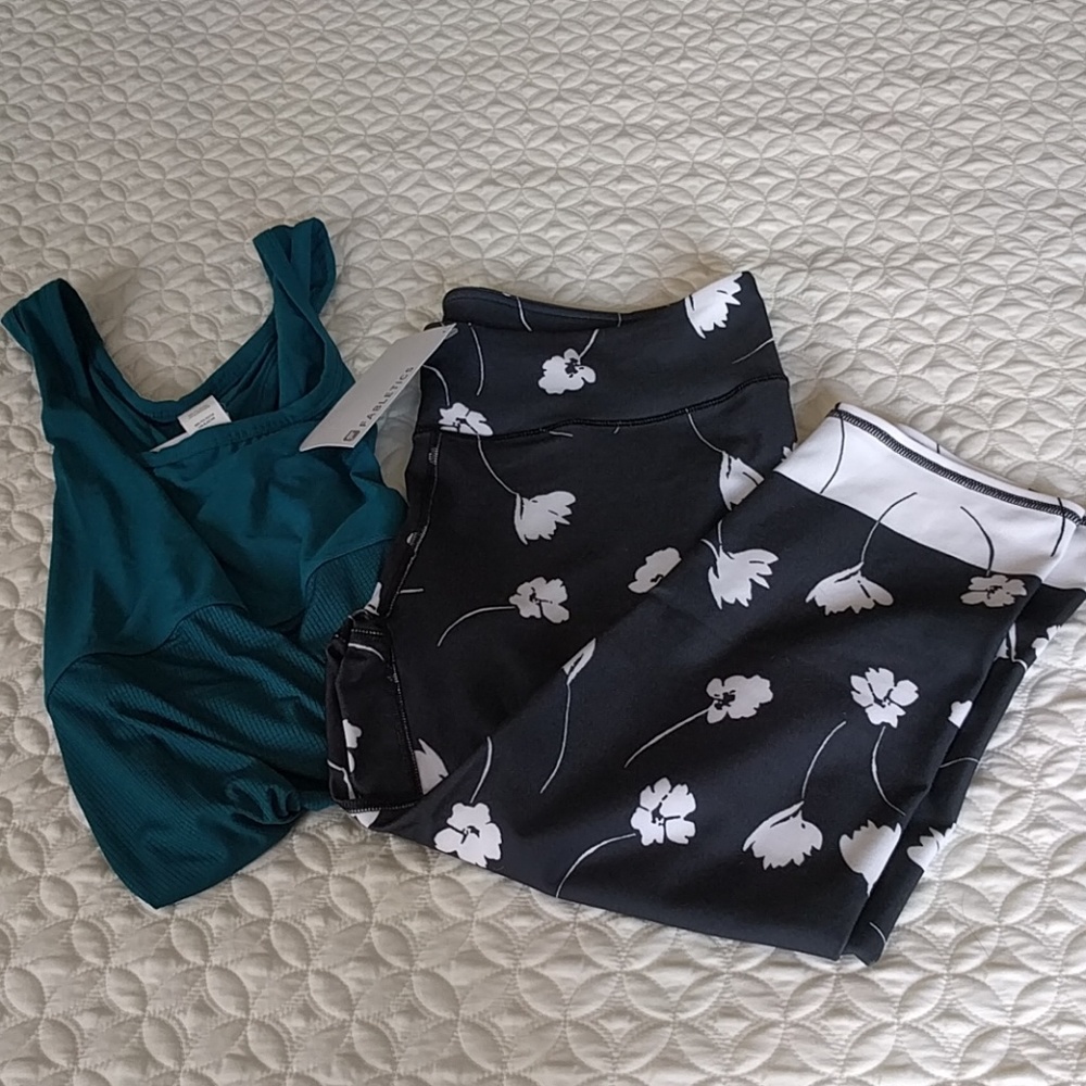 Fabletics Salar capri, Wildflower, NWT