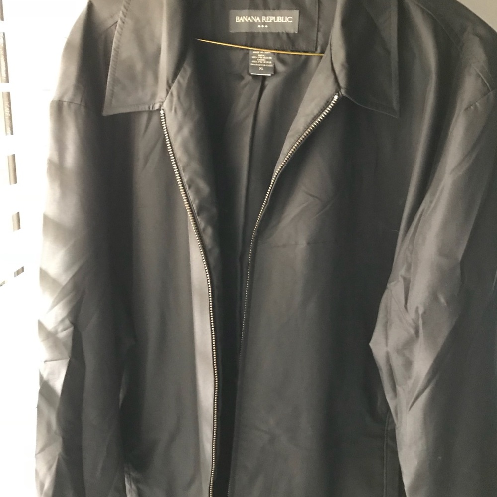 Men’s windbreaker.