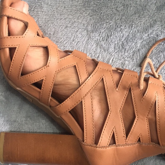 Heels - Picture 4 of 4