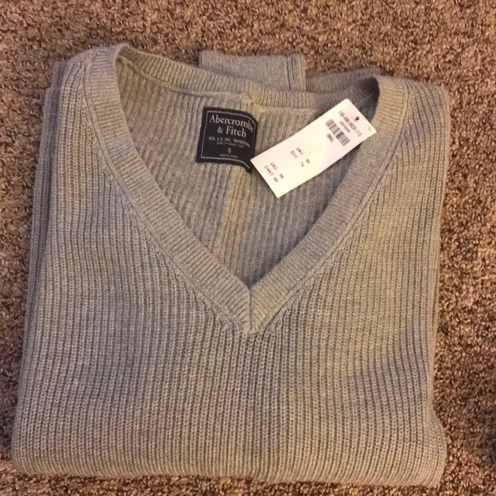 NWT Abercrombie Sweater - Picture 1 of 3