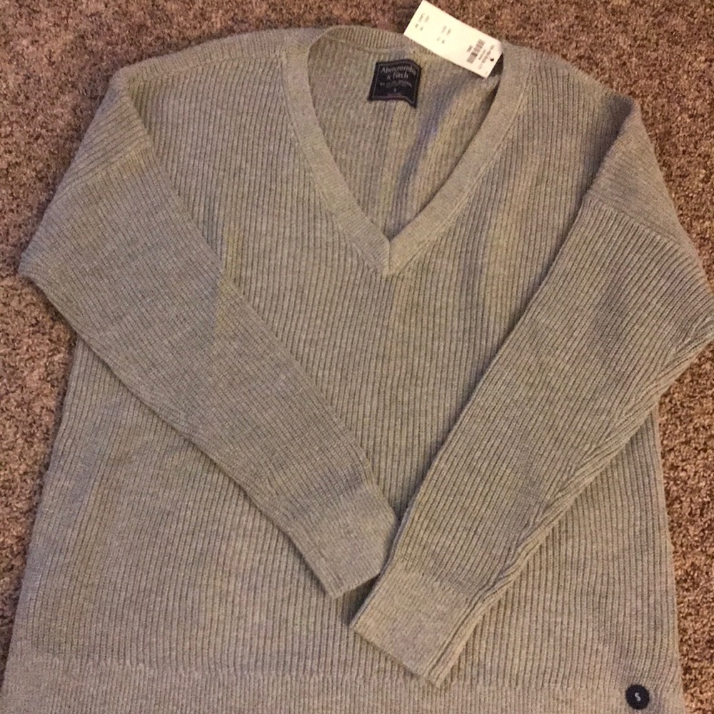 NWT Abercrombie Sweater - Picture 2 of 3