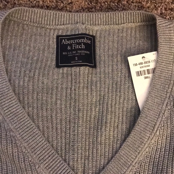 NWT Abercrombie Sweater - Picture 3 of 3