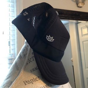Black Lululemon Seawheeze Trucker Hat