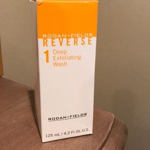 Rodan and Fields Reverse exfoliating wash