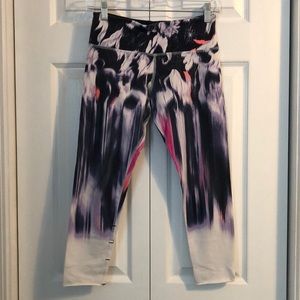 Lululemon Wunder Under Crops sz 6