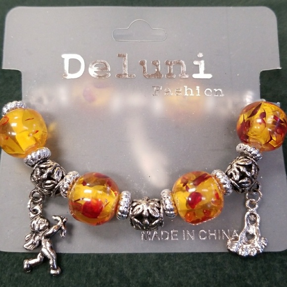 5 fashionable stretchy bracelets - Picture 1 of 4