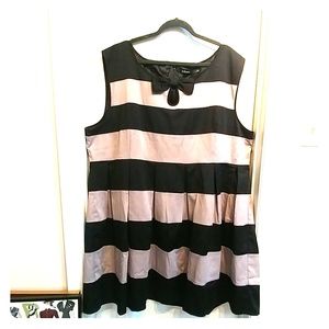 🌟4X Black and Tan Bold Striped Dress with Bow🌟