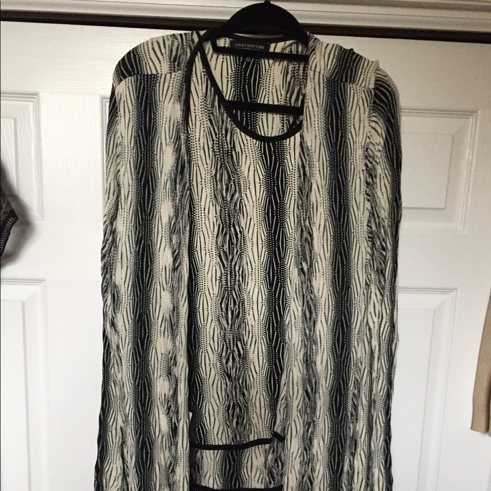 Price reduction, Black /cream 2 piece sweater set.
