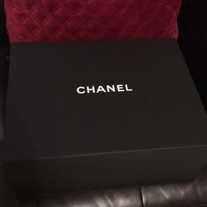 💯 Authentic Chanel box