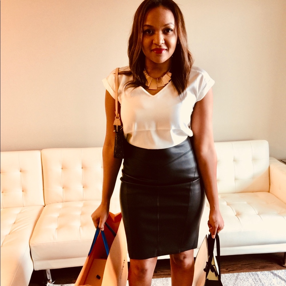 1 HR Sale!! Black faux leather pencil skirt