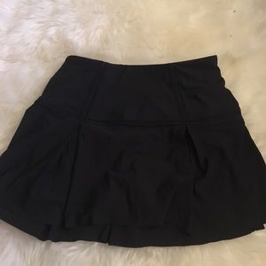 Lululemon black skirt 2