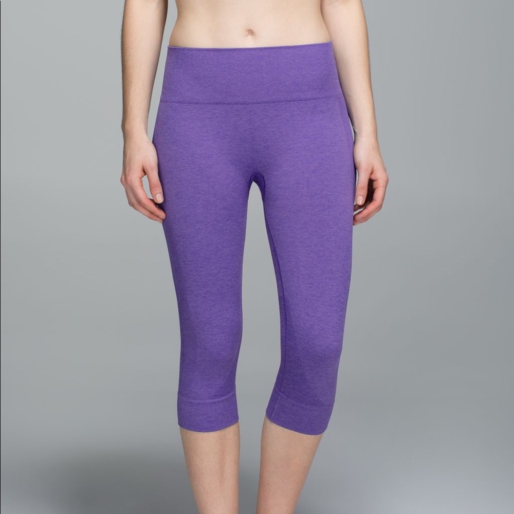 Lululemon 🍋 Iris Flower Seamlessly Street Crop