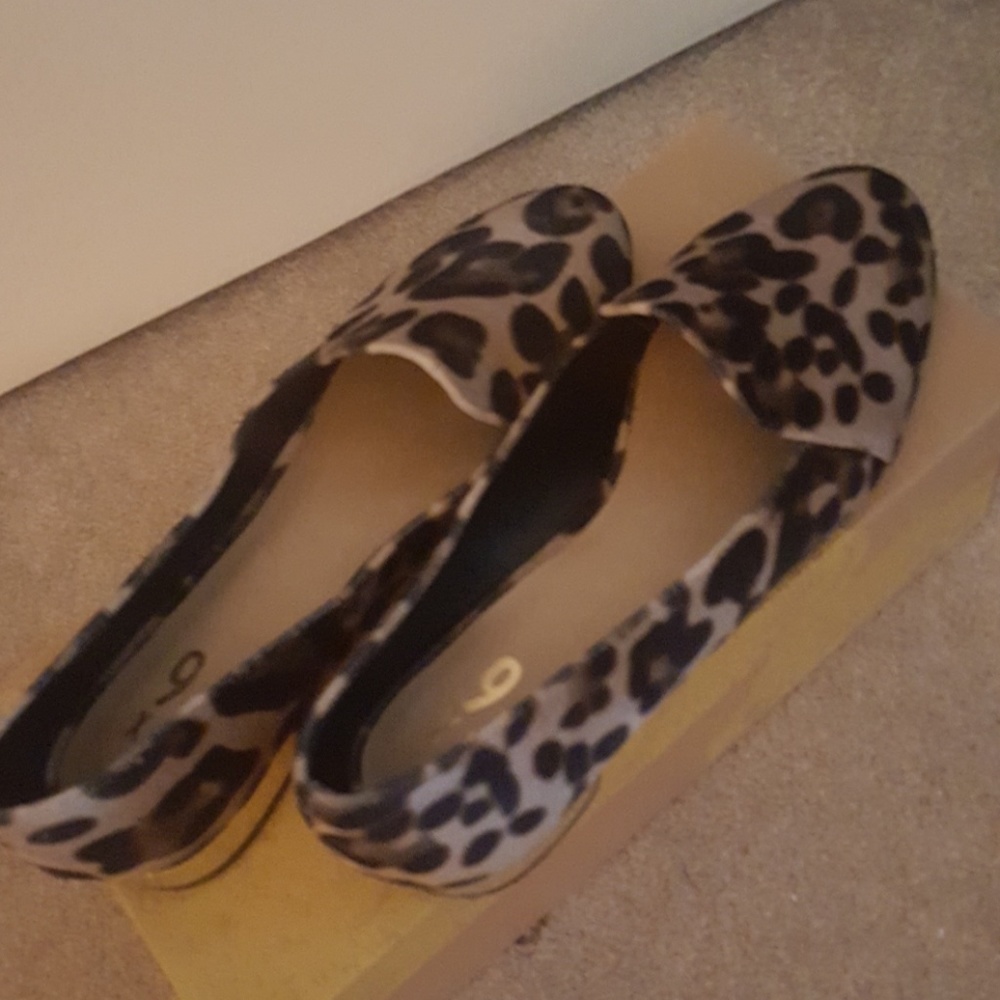 Shoes - Picture 2 of 2