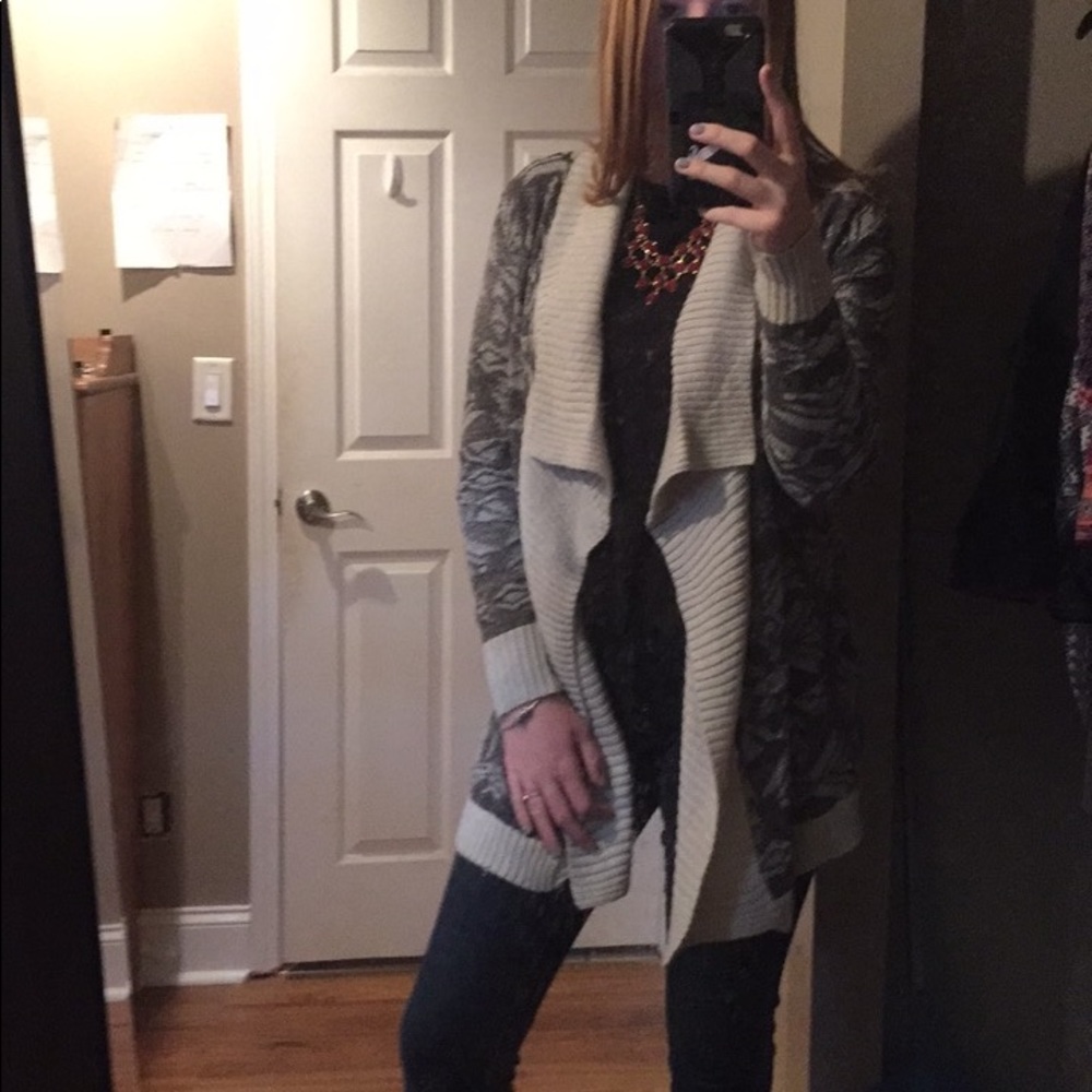 Gray Cardigan WITH NECKLACE