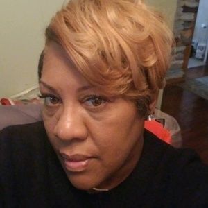 Meet your Posher, Deborah