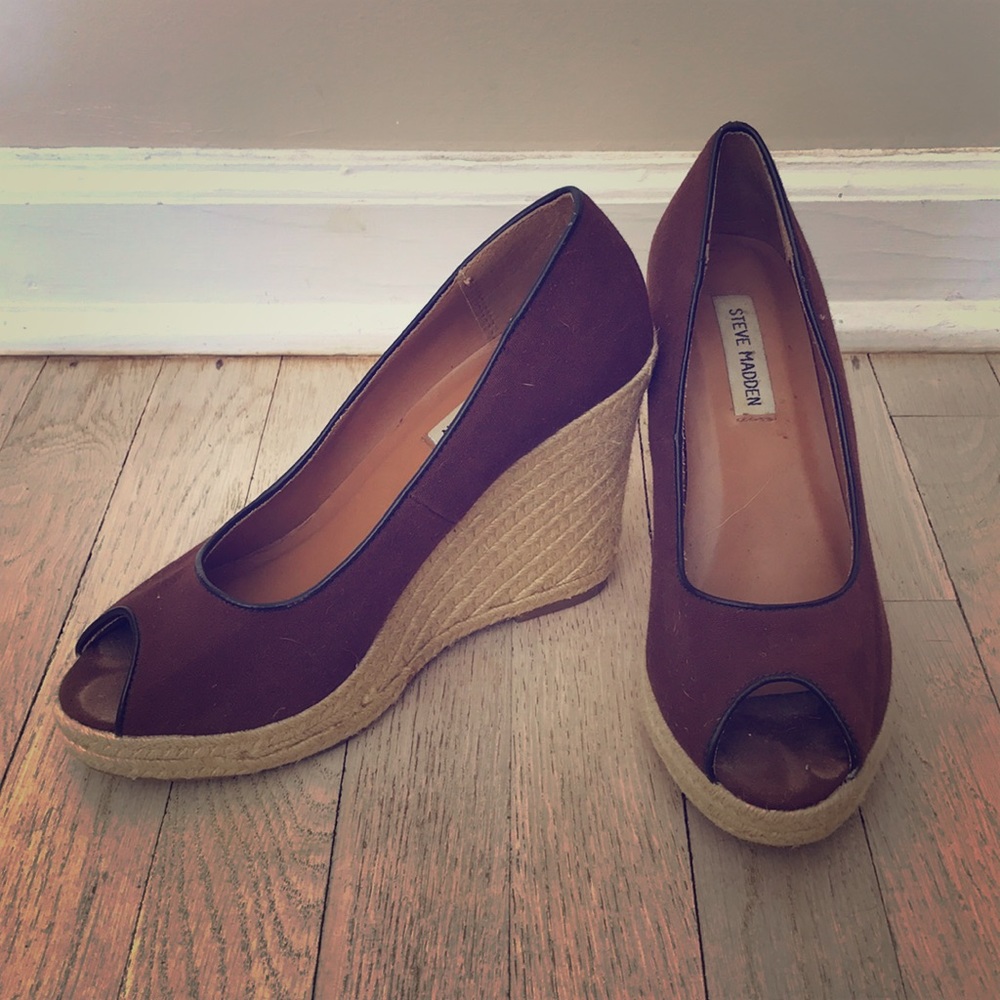 Steve Madden Brown Peep Toe Wedges
