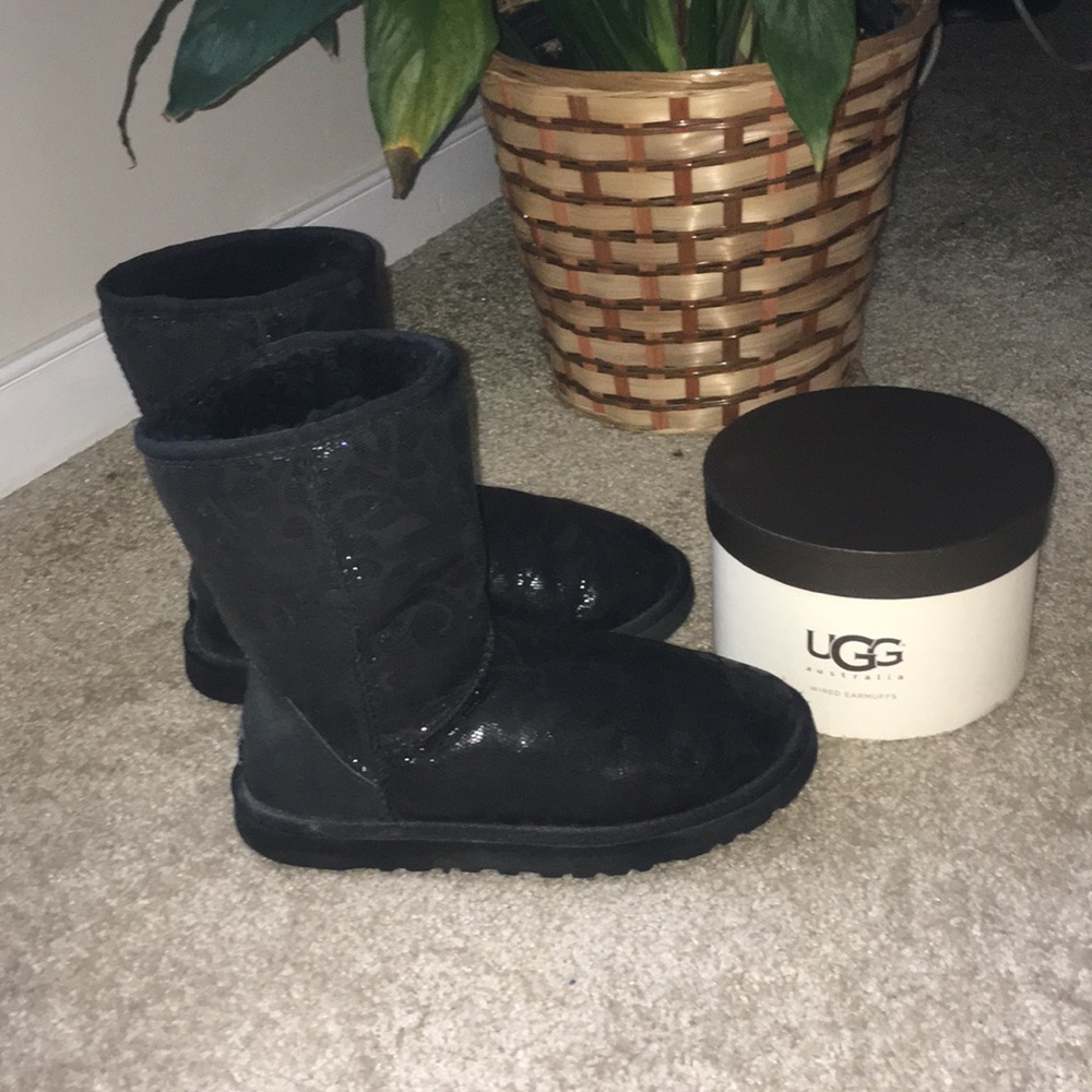 UGG: Black Floral Short Boot & Wired Earmuffs