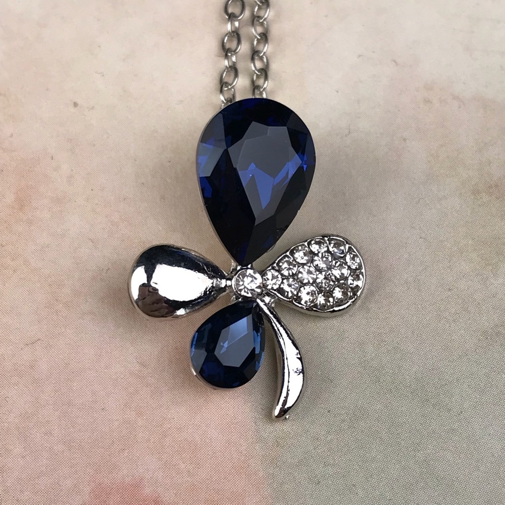 Women's Blue Silver Plated Floral Clasp Necklace