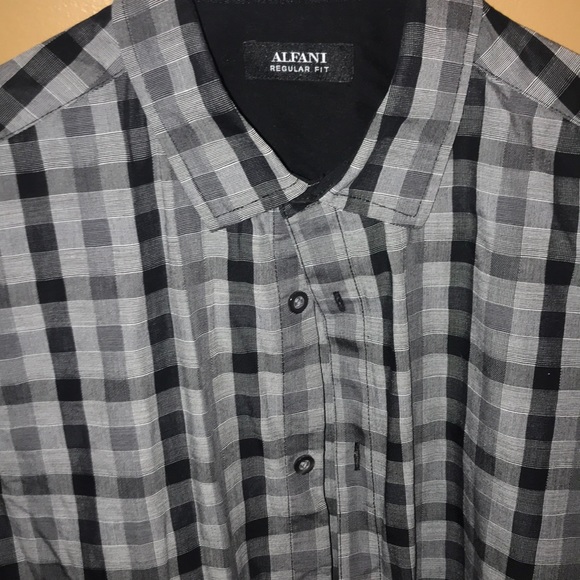 Button down - Picture 2 of 3