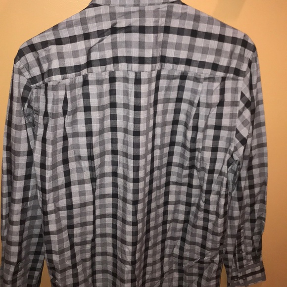 Button down - Picture 3 of 3