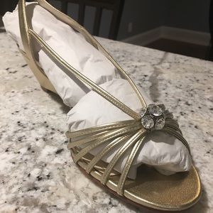 Price drop!!!NWT in box. Caparros gold sandals. 10