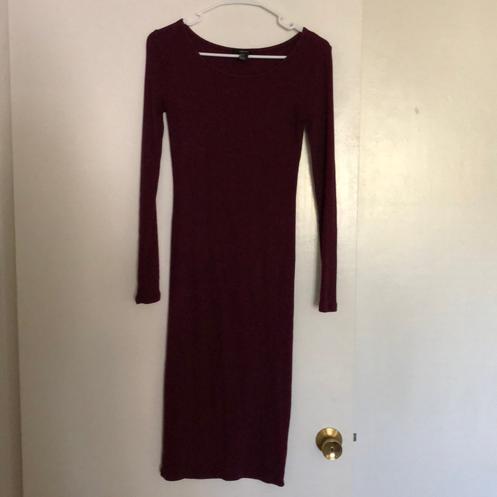 Burgundy stretchy form hugging midi dress