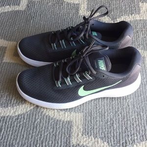 Nike Lunarconverge Women’s Size 11