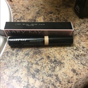 New in box! Mary Kay beige concealer