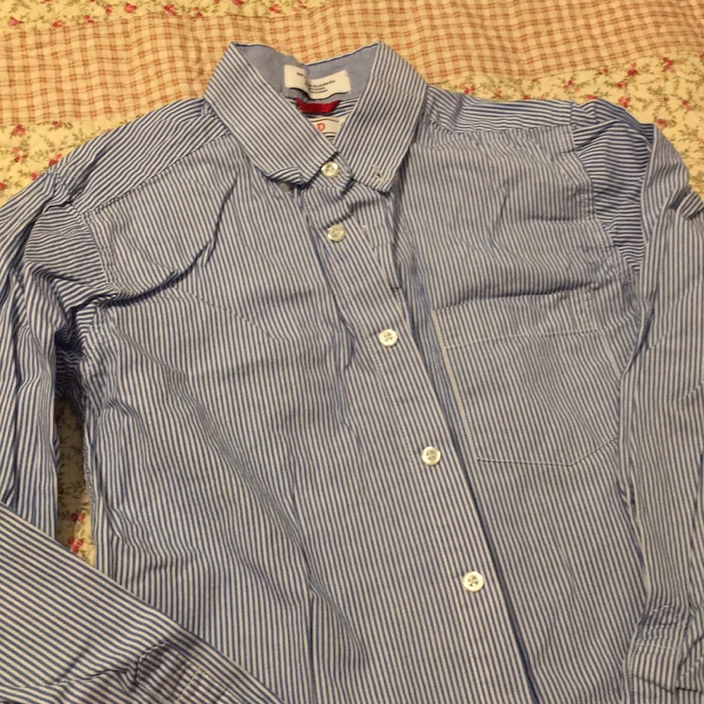 Like new Izod boys button down shirt 10/12