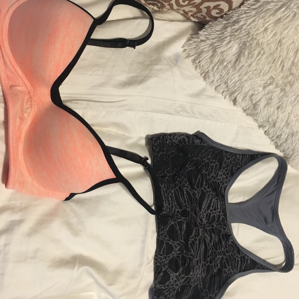 Sports bra lot