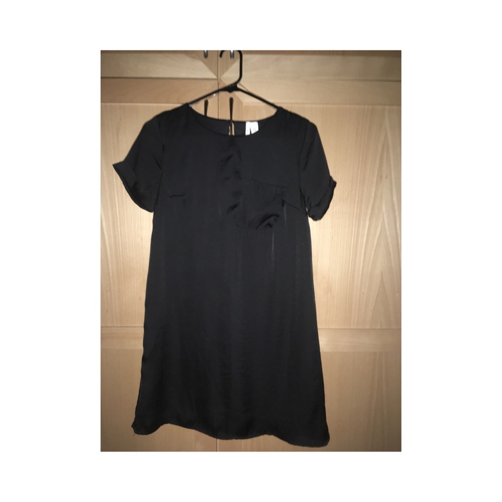 Silky t-shirt pocket dress