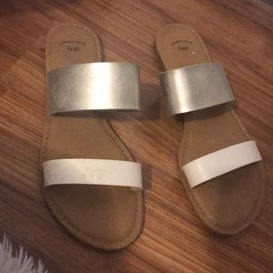 Gap sandals