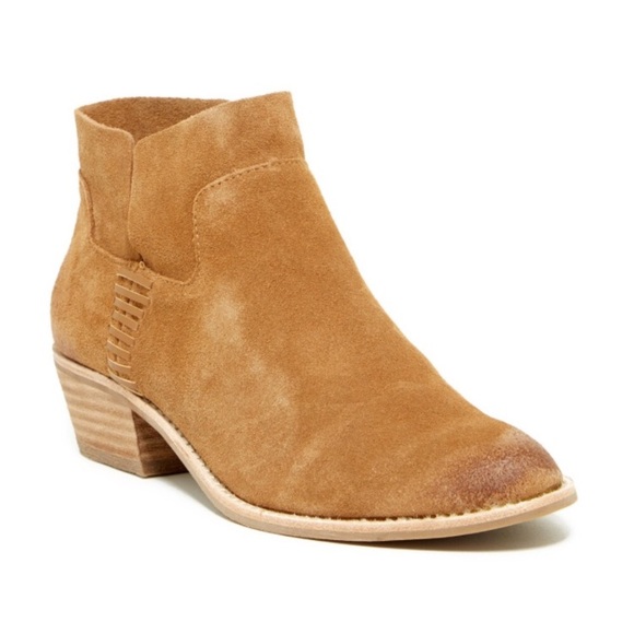 Dolce Vita Shoes - ⬇️$65 Suede ankle booties