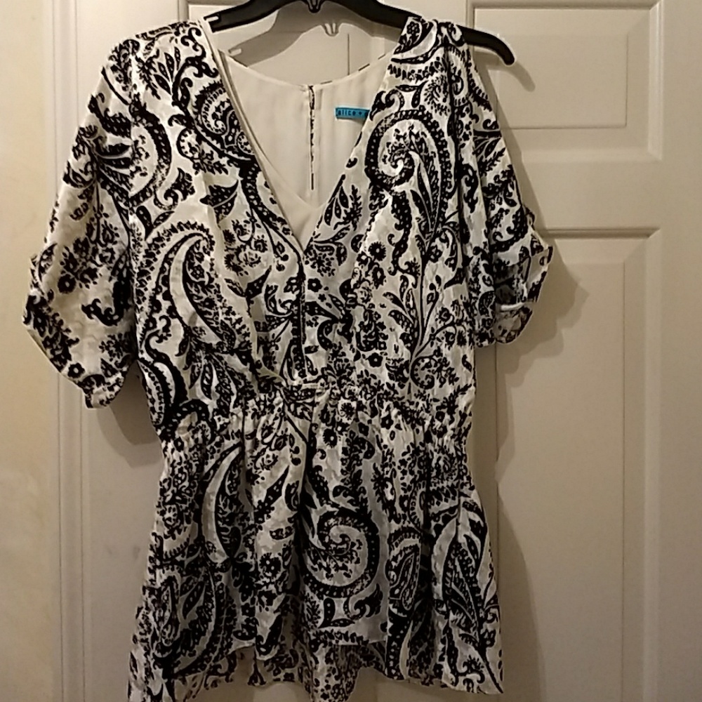 Alice and Olivia Black and White size large top
