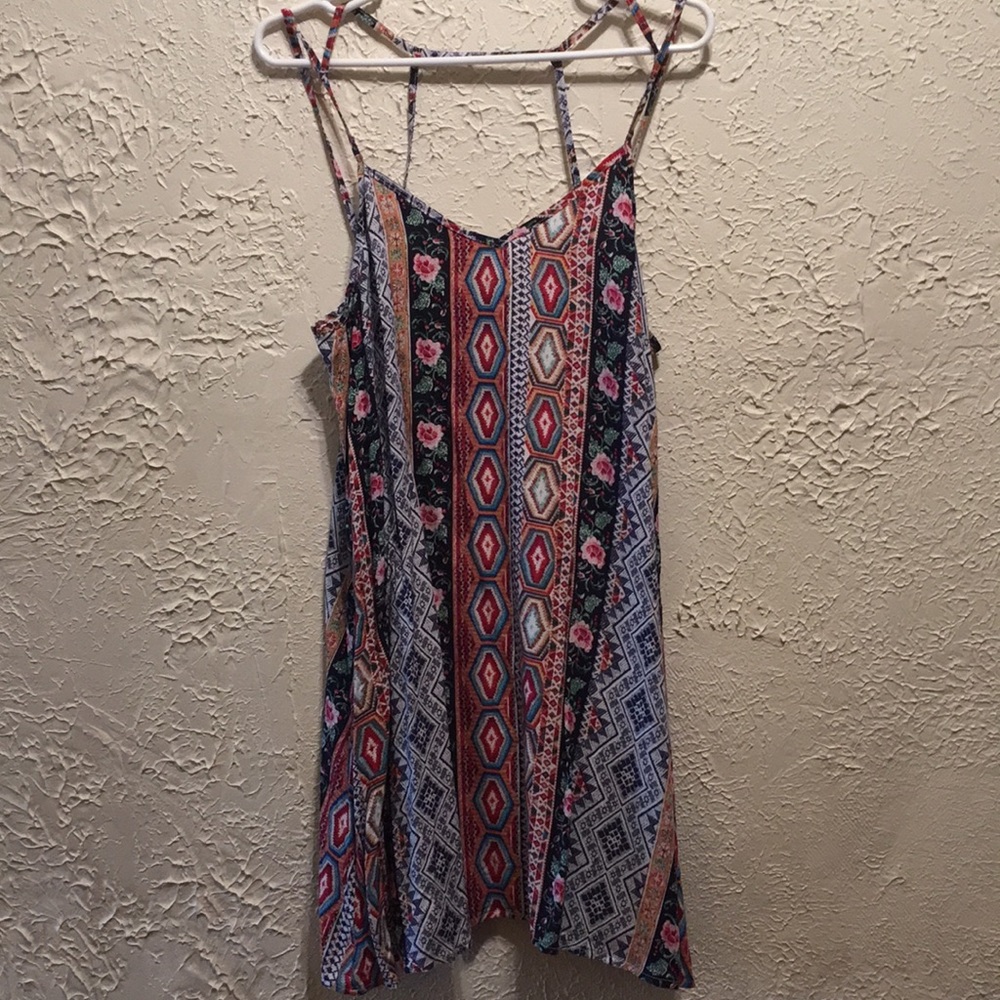 Low back deep V patterned sundress
