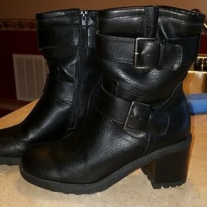 NWOT Women's boots