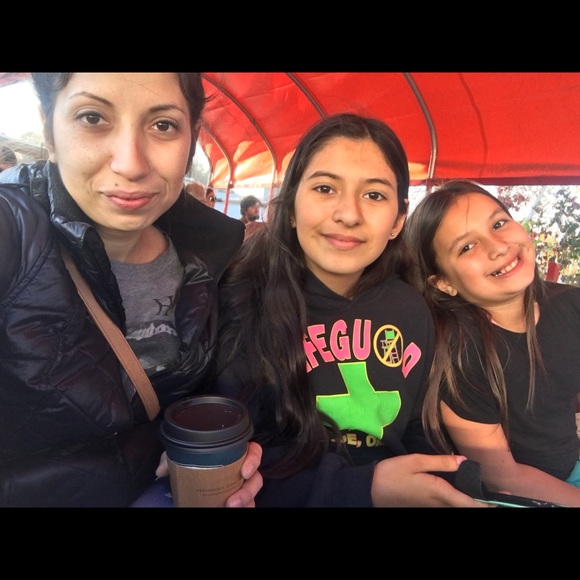 Meet your Posher, Rena - Picture 2 of 2