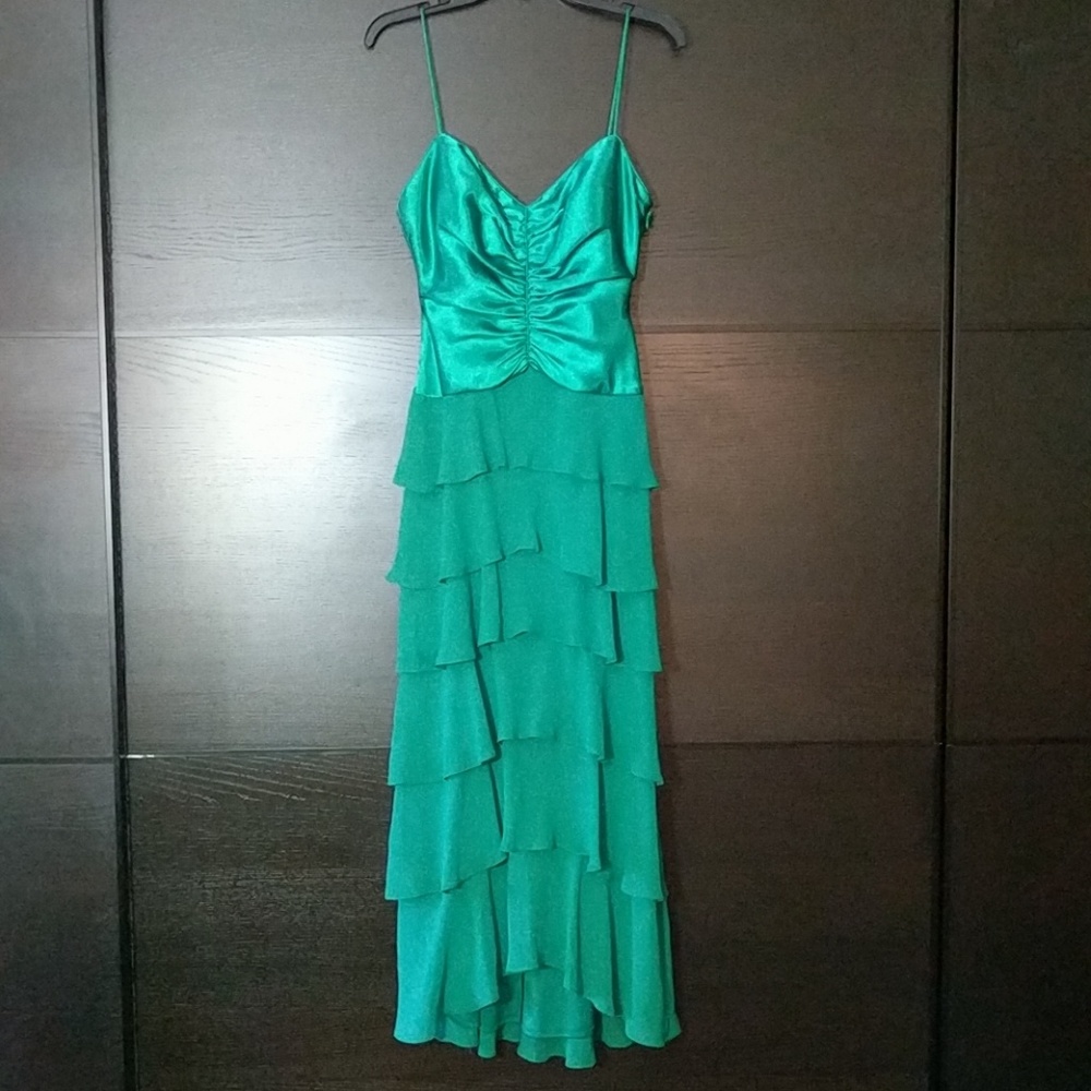 Emerald green Evening dress with a shoulder wrap