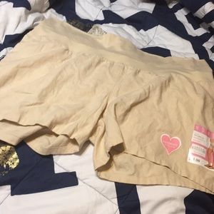 NWT maternity shorts
