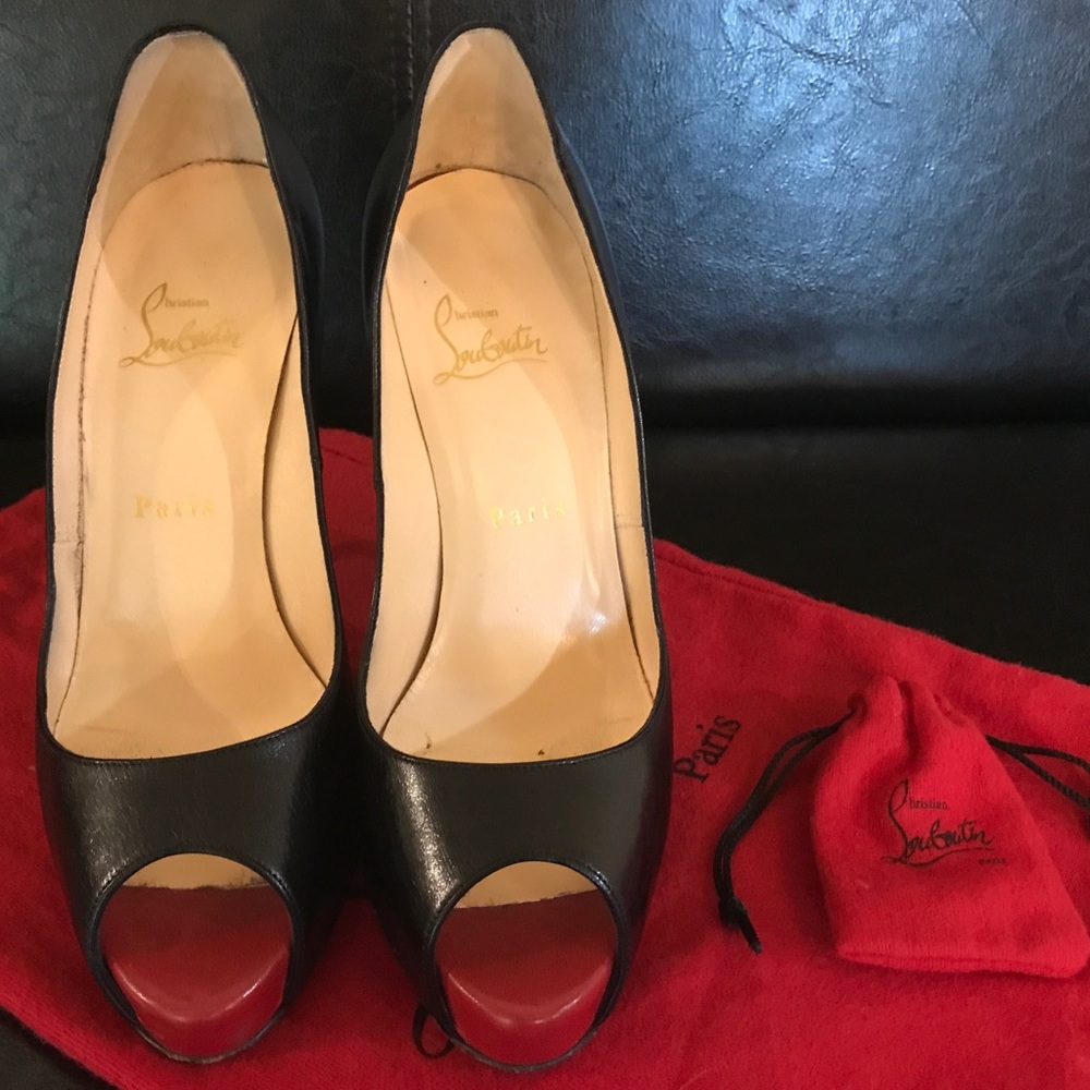 Christian Louboutin Very Prive black leather