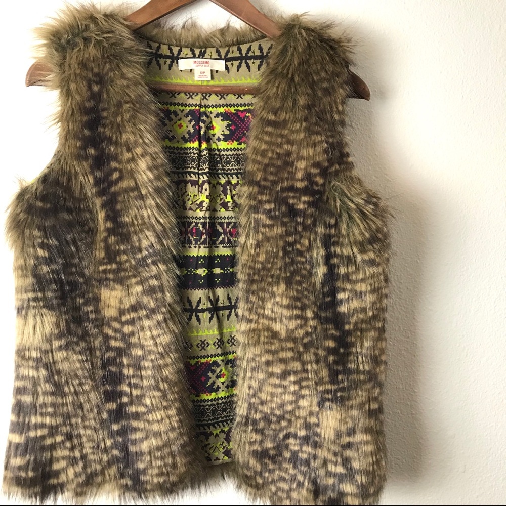 Mossimo Faux Fur Vest - Picture 3 of 5